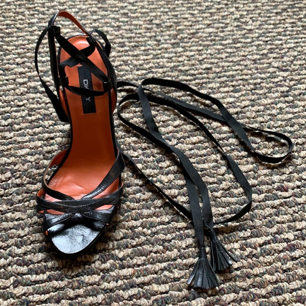 DKNY Ballet Lace Stilettos with cute tassels.